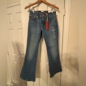 NWT* Lucky Brand Women's sweet mid rise Flare Jeans sz4/27